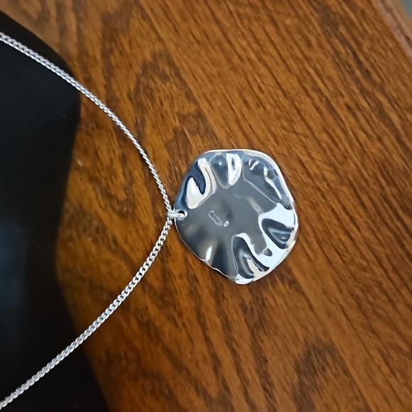 CHLOE & ISABEL Silvertone Layered Hammered Disc Paillette Pendant Chain Necklace - Picture 5 of 6